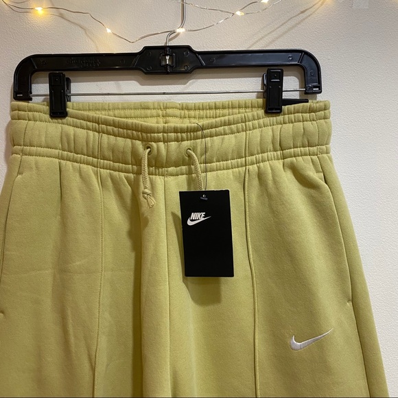 Nike high waisted wide leg sweatpants - Picture 3 of 8